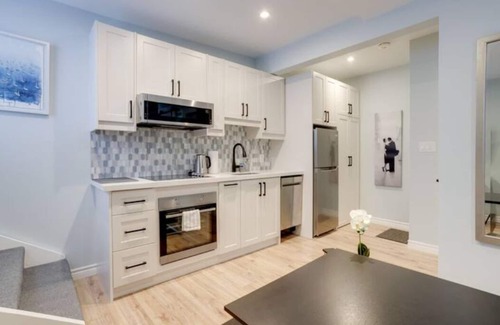 Leslieville Apartment | Casa Hotels