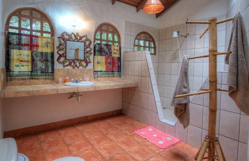Chiguata House | Casa Idyll 2BR in Playa Chiquita