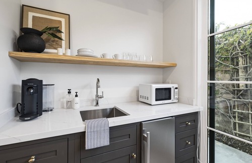 Laguna Apartment | Casa Jardin Unit 7-Boutique Suite in Downtown Santa Barbara
