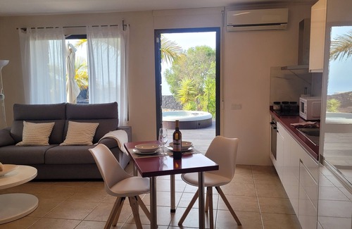 La Asomada Apartment | Casa La Asomada: sea views, jacuzzi, garden, wifi, air con