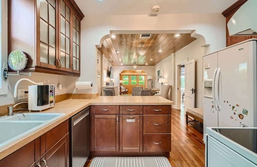Grandview Heights House | Casa las Flores - Stroll to Arts District from Cozy West Palm Cottage