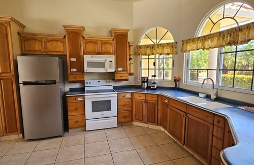 San Juan Villa | Casa Mariposa - 4BR w/Private Pool & pool table 5 minutes walk from the beach