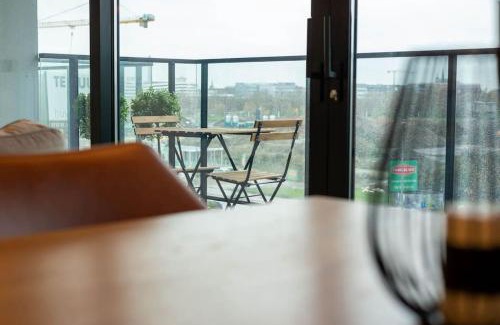 Stationsbuurt Noord Apartment | Casa Matti Modern Apartment with Canal View and Terrace