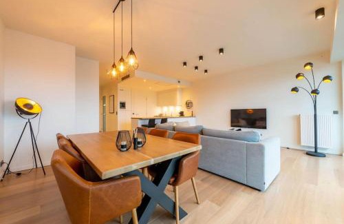 Stationsbuurt Noord Apartment | Casa Matti Modern Apartment with Canal View and Terrace