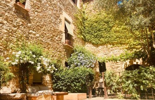 Sant Jordi Desvalls Bed & Breakfast | Casa Migdia