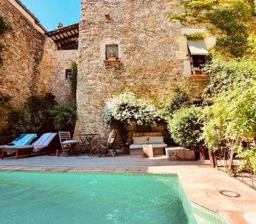 Sant Jordi Desvalls Bed & Breakfast | Casa Migdia