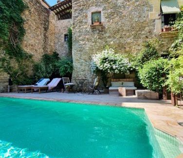 Sant Jordi Desvalls Bed & Breakfast | Casa Migdia