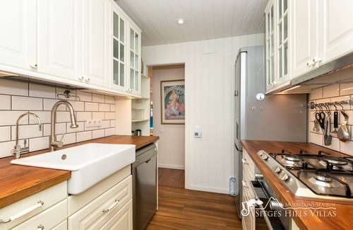 Olivella Ski Chalet | Casa Mokki with Private pool, hot tub and views across the garraf park