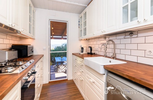 Olivella Ski Chalet | Casa Mokki with Private pool, hot tub and views across the garraf park