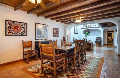 Colonia San Antonio House | Casa Mona Lisa, a short, level walk to the cathedral
