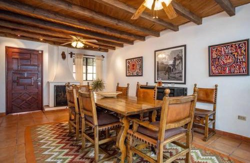 Colonia San Antonio House | Casa Mona Lisa, a short, level walk to the cathedral