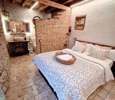 Castillo de Bayuela House | Casa-Museo La Casita de Albino
