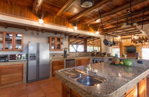 Savegre House | Casa Muy Facil Where Everything is Very Easy