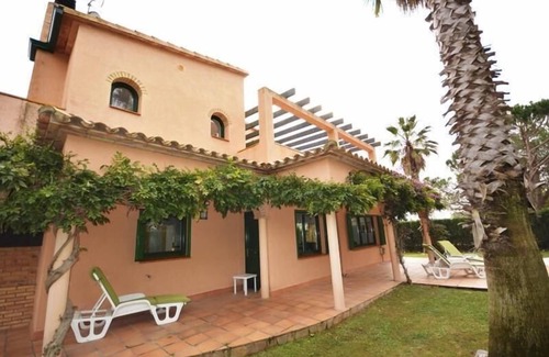 Sant Pere Pescador Ski Chalet | Casa Nautic 1 - A/C, wifi, private pool, barbecue, piano, office.