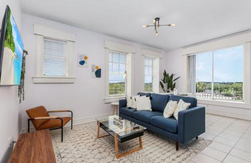Downtown Historic District Apartment | Casa Palma Historic apt in the BEST spot downtown