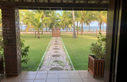 Canto do Mar House | Casa Paraiso Guarajuba - 6 suites, right on the sand.