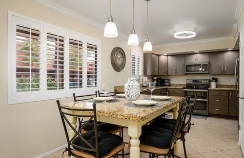 Paradise Valley Village Condo | CASA Patty'O-Anasazi Village-Bright and open condo pet friendly