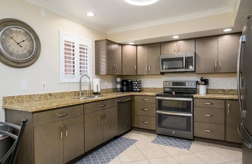 Paradise Valley Village Condo | CASA Patty'O-Anasazi Village-Bright and open condo pet friendly