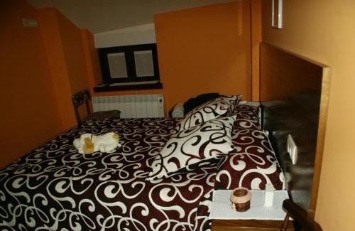 Santa Cruz de los Cuerragos House | Casa rural Rosita