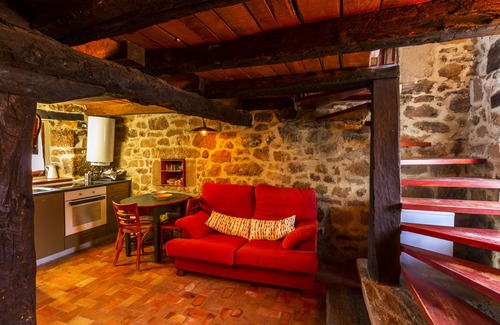 Canduela House | Casa Roja