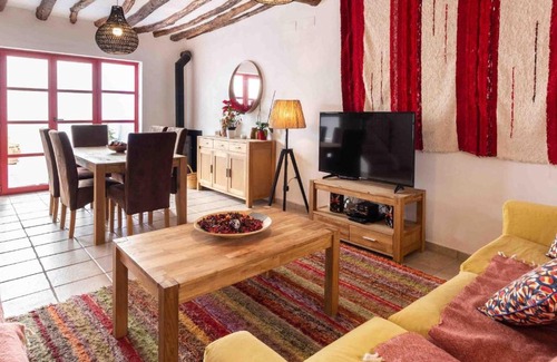 Niguelas House | Casa Roja