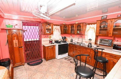 Georgetown House | CASA ROSA: Comfortable Cozy Spacious fully furnished family home in Georgetown