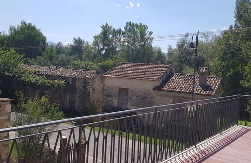 Posta Fibreno House | Casa Rosamari - on the Lake of Posta Fibreno, Apartment with a fireplace