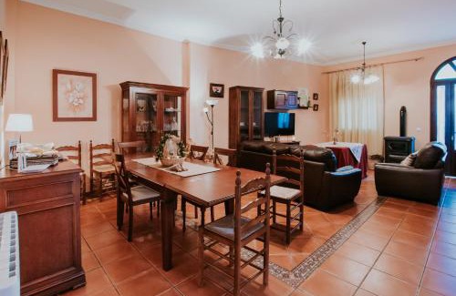 Cabeza la Vaca House | Casa rural con jacuzzi, sauna, barbacoa y barra