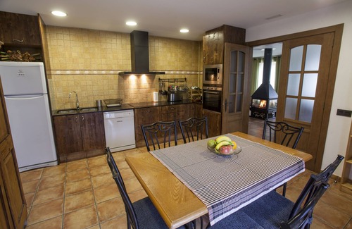 Puigreig Cottage | Casa Rural El Puig de Fonollet with Paddle Court and Private Pool