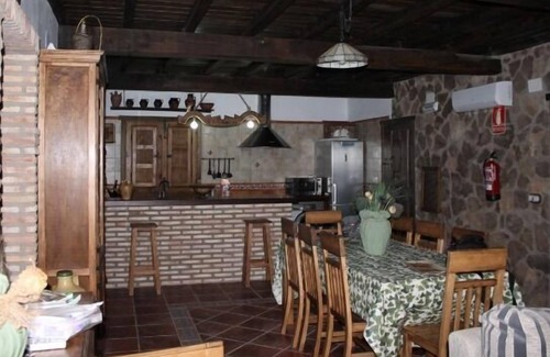 Casas del Castanar Cottage | Casa Rural de Agroturismo El Vallejo for 11 people