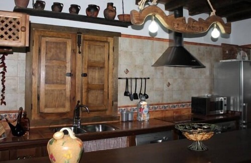 Casas del Castanar Cottage | Casa Rural de Agroturismo El Vallejo for 11 people