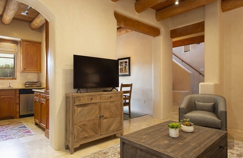 Northeast Santa Fe Condo | Casa Soñando | Santa Fe Escape w/Hot Tub + Steam