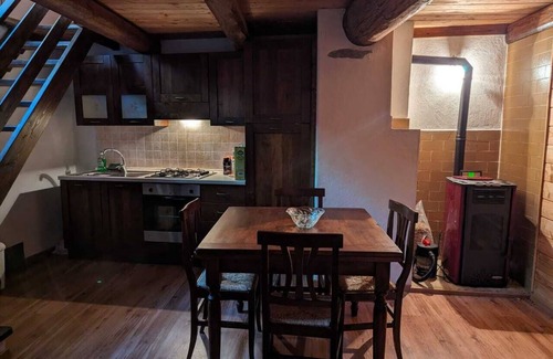 Bellino House | Casa su due Piani, Animali Benvenuti, nel Cuore di un Borgo Occitano
