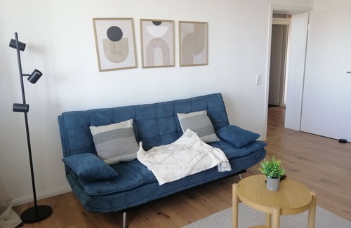 Oberhausen-Sud Apartment | Casa Sunset, close to the city, top view, 1 min to streetcar and bus