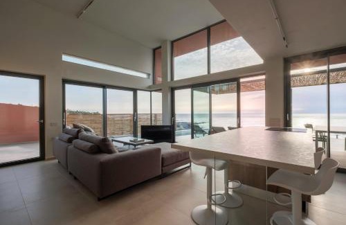 Livadia Villa | Casa Tarrha- Beachfront Villa with Heated Pool