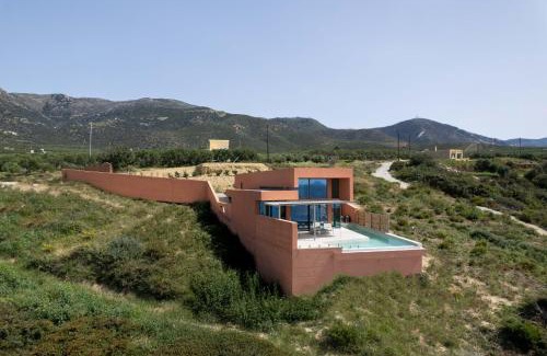 Livadia Villa | Casa Tarrha- Beachfront Villa with Heated Pool