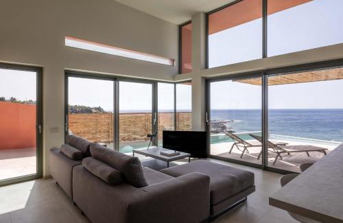 Livadia Villa | Casa Tarrha- Beachfront Villa with Heated Pool