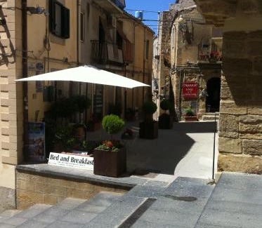 Caltagirone Bed & Breakfast | Casa tipica siciliana patronale home BedandBreakfast TreMetriSoprailCielo Camere con vista, colazione interna in terrazzo panoramico