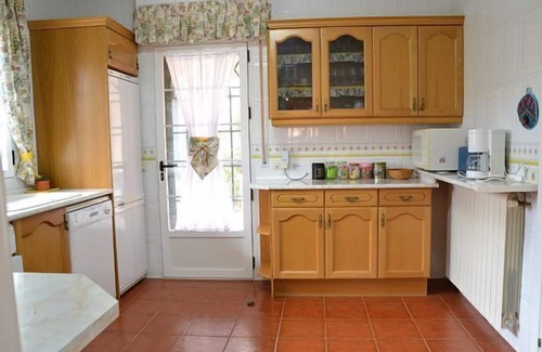 Becerril de la Sierra Cottage | Casa Trepador Azul for 8 people with plot and table football.