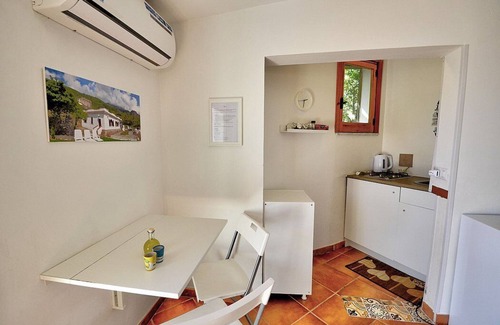 Pucara House | Casa Trifone A: A graceful studio apartment surrounded by the greenery, with Free WI-FI.