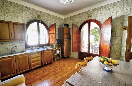 Pucara House | Casa Trifone D: A graceful apartment that is part of a villa surrounded by the greenery, with Free WI-FI.