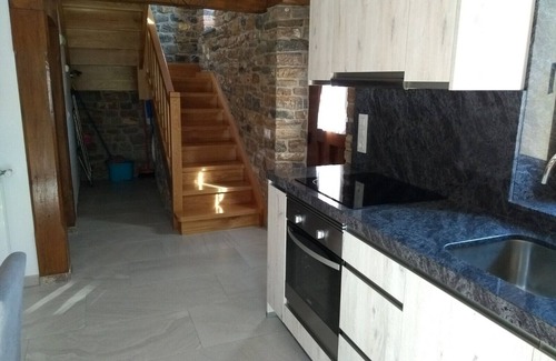 Cabezon de Liebana House | Casa Ubriezo, shared pool, 4 bedrooms, Wi-Fi , private patio, garden and BBQ.