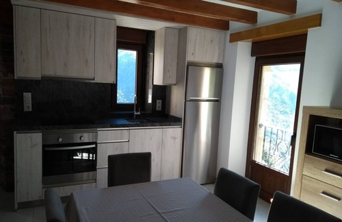 Cabezon de Liebana House | Casa Ubriezo, shared pool, 4 bedrooms, Wi-Fi , private patio, garden and BBQ.