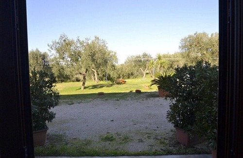 Casalini House | Casa Viola A: A welcoming apartment surrounded by the greenery, with Free WI-FI.