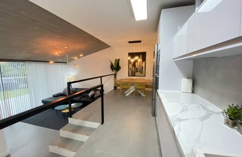 Llanes Ski Chalet | Casa y Jardín de Diseño en Precioso Entorno a 8 Min. de la Playa. Parking y Wifi
