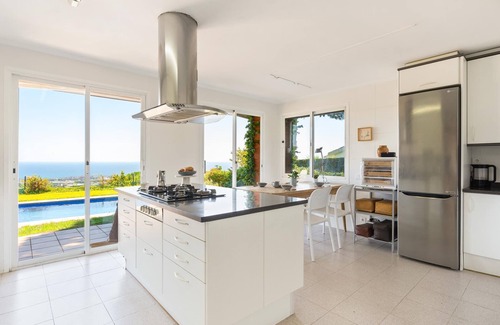 Cabrils Villa | Casa Zen Pool and Views