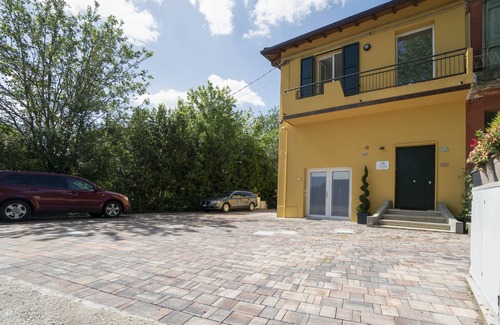 Castel San Pietro Terme Apartment | CASADELFALEGNAME-FRASSINO-corporate staff, 7 letti. sito www.casadelfalegname.it