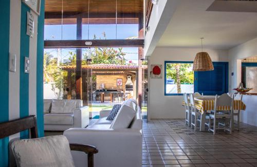 Santo Agostinho House | Casarão de vidro - Pé na Areia - Praia Enseada dos Corais