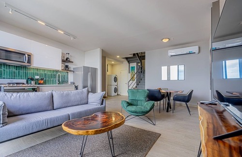 Santa Ana Apartment | Casco View Life - Penthouse. 2 Bedrooms 2.5 Bath