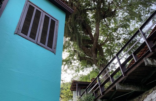 Marinas House | Casinha Verde Accommodation 1 minute from the sea. Foot in the sand. Mind in the sky.